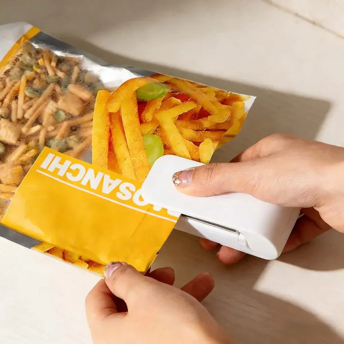 Mini Portable Bag Sealer Handheld Heat Sealer Battery Operated Plastic Bag Sealer Food Snack Fruit Fresh Keeping Kitchen Gadget