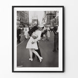 VE Day Kiss New York Wall Art - Frame Not Included eprolo